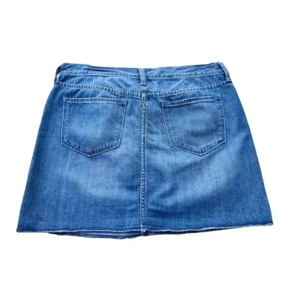 Women’s Old Navy Light Wash Denim mini skirt•Size 6•Preowned Great Condition• - Picture 2 of 9